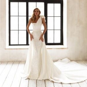Elegant White Wedding Dress